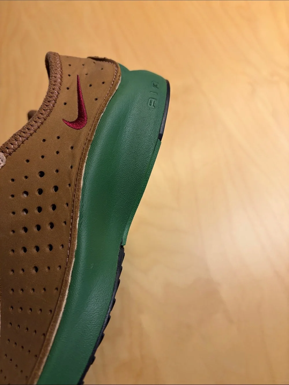 Nike Women’s air super fly Brown, Green & Red Athletic Shoe - Picture 7 of 7
